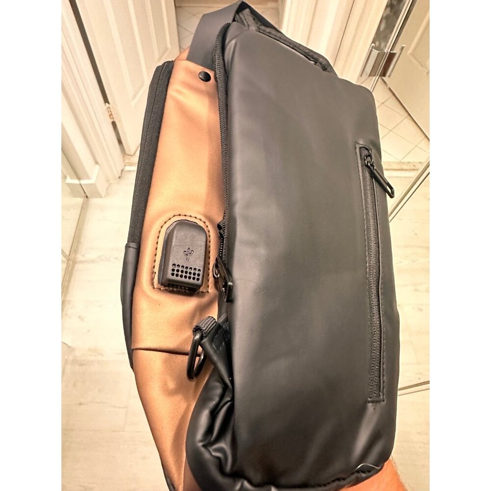 Backpack - Picture 2 of 3